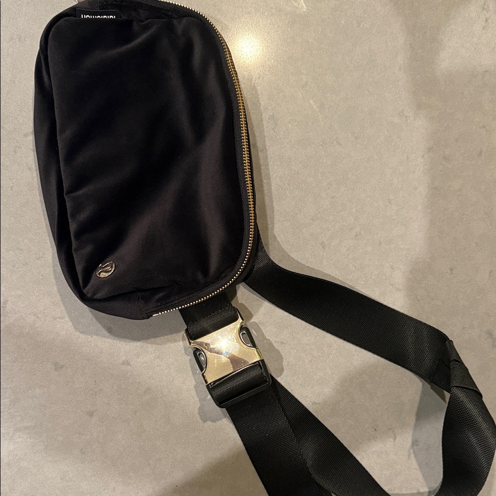 Lululemon Belt Bag - Picture 4 of 7